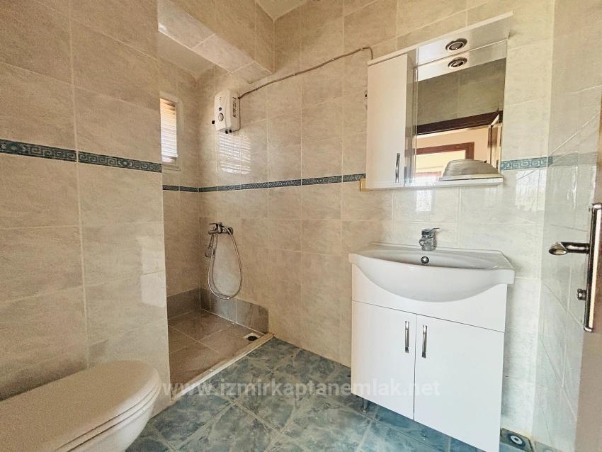 Продается Вилла 3+1 В Районе Паямлы, Сеферихисар, Измир, В 200 Метрах От Моря, С Большим Садом.