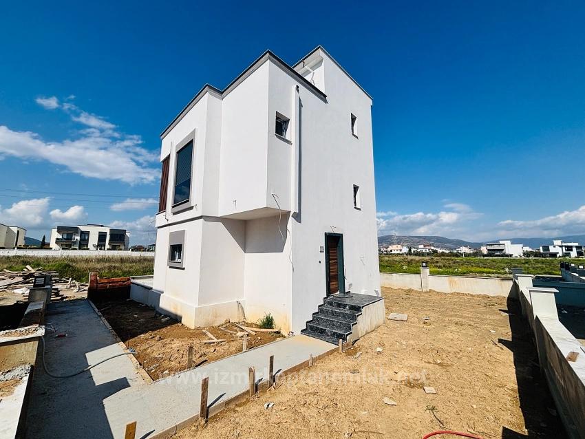 Отдельная Вилла 2+1 С Большим Садом На Продажу В Районе Джумхуриет, Чеферихисар, Измир