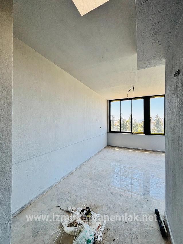 Для продажи Летний 3+1 в Cumhuriyet Seferihisar Doğanbey - 150 m²