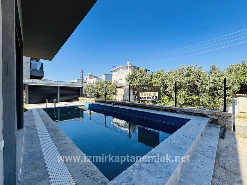 Для продажи Летний 3+1 в Cumhuriyet Seferihisar Doğanbey - 150 m²