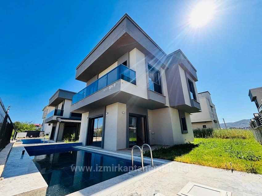 Для Продажи Семейный Дом 3+1 в Cumhuriyet Seferihisar Doğanbey - 150 m²
