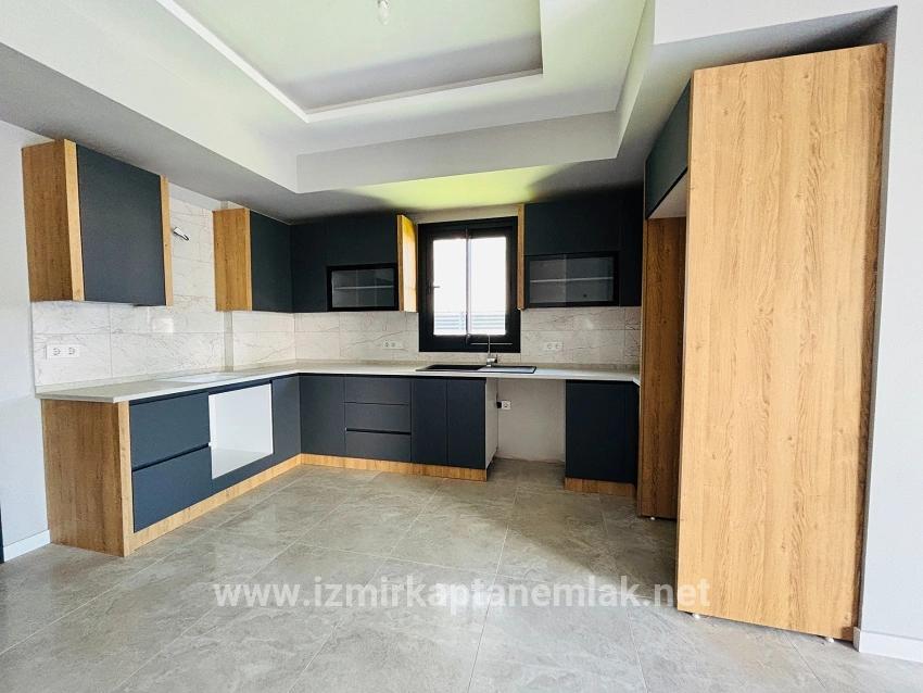 Для продажи Летний 3+1 в Cumhuriyet Seferihisar Doğanbey - 150 m²