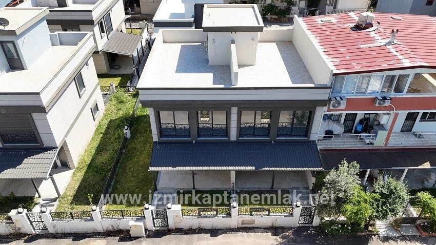 Для продажи Летний 3+1 в Payamlı Seferihisar Doğanbey - 130 m²