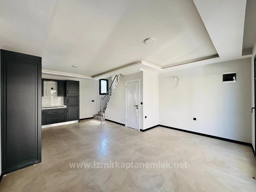 Продается Двухквартирная Вилла В Районе Паямлы, Сеферихисар, Измир, В 350 М От Моря, Планировка 3+1.