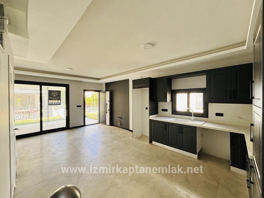 Для продажи Летний 3+1 в Payamlı Seferihisar Doğanbey - 130 m²