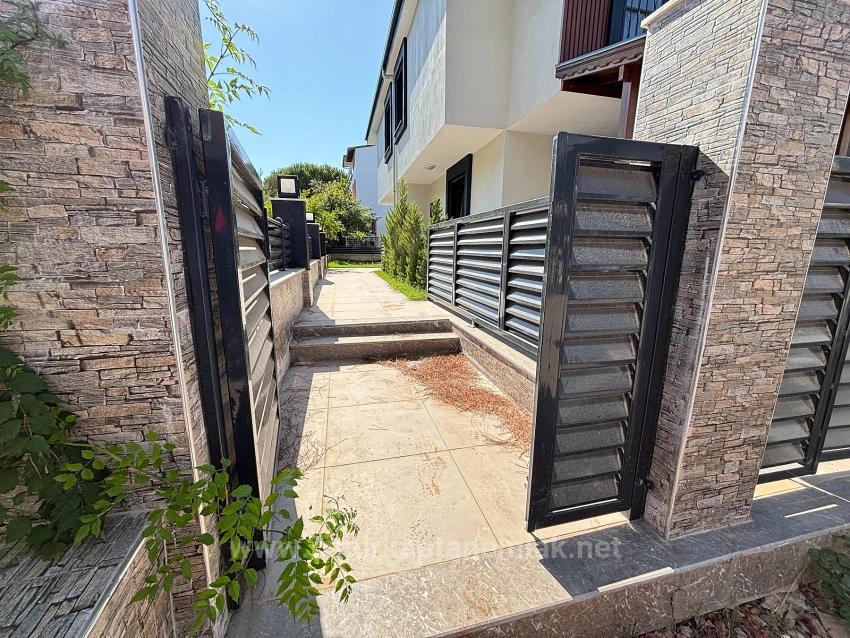 Продается Вилла 4+1 С Садом В Районе Сеферихисар-Доганбей, В 400 Метрах От Пляжа