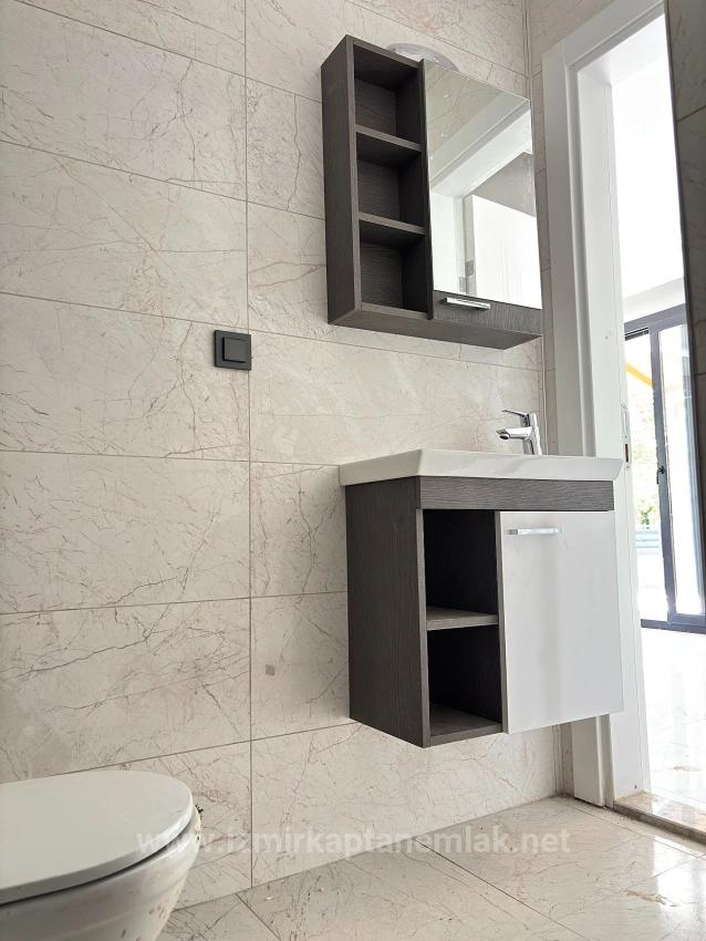 Продается Вилла 4+1 С Садом В Районе Сеферихисар-Доганбей, В 400 Метрах От Пляжа