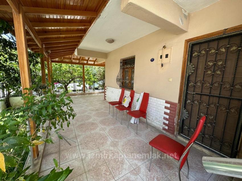 Две Квартиры 2+1 У Моря На Продажу В Паямлы, Сеферихисар, Измир