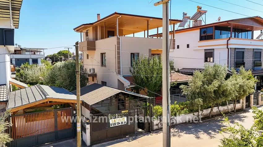 Для продажи Летний 4+1 в Cumhuriyet Seferihisar Doğanbey - 160 m²