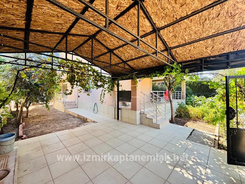Для продажи Летний 4+1 в Cumhuriyet Seferihisar Doğanbey - 160 m²