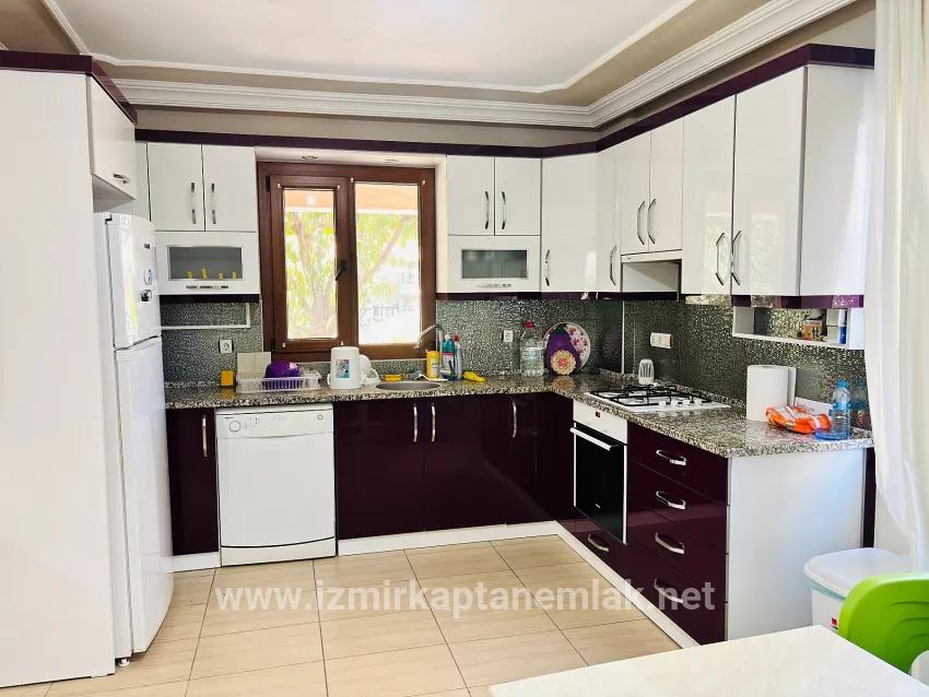 Для продажи Летний 4+1 в Cumhuriyet Seferihisar Doğanbey - 160 m²