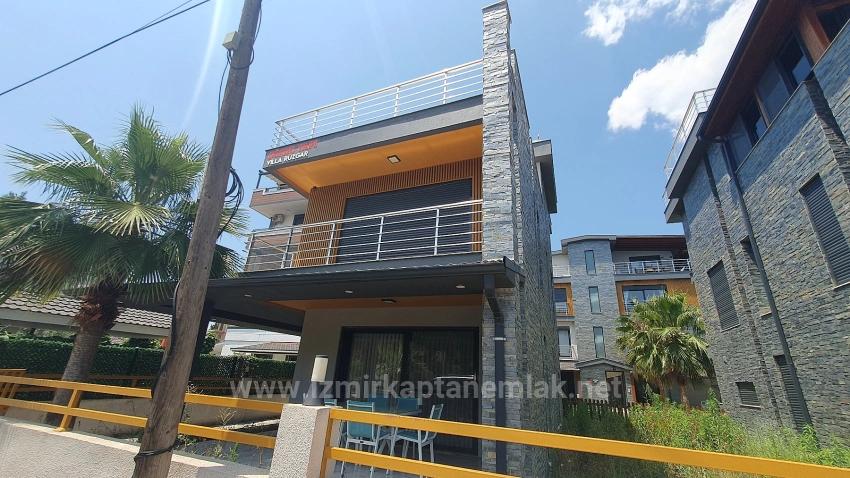 Вилла 3+1 С Бассейном И Садом На Продажу На Берегу Моря В Сеферихисаре, Паямлы