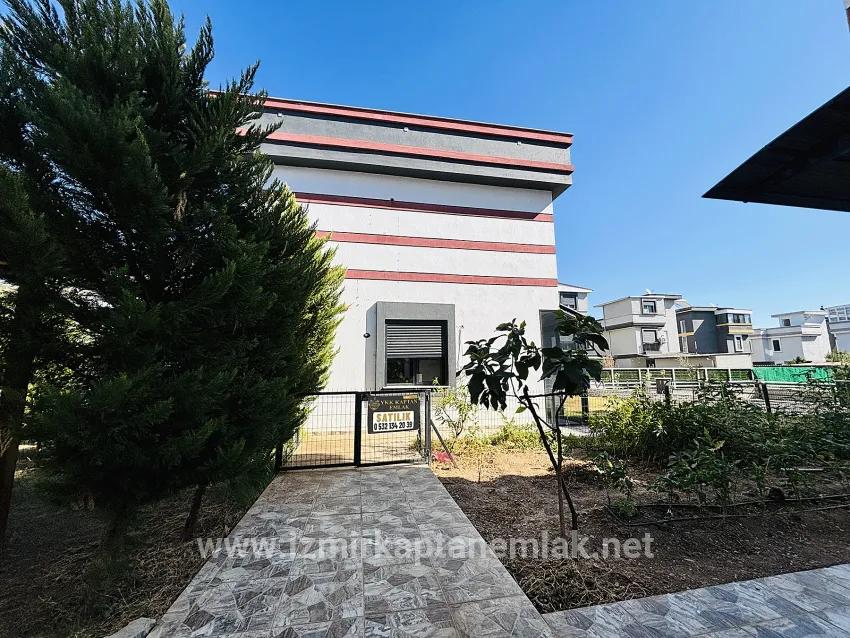 Для продажи Летний 3+1 в Cumhuriyet Seferihisar Doğanbey - 180 m²