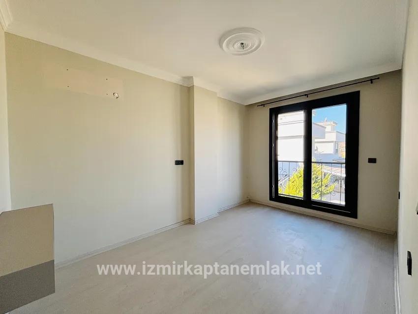 Для продажи Летний 3+1 в Cumhuriyet Seferihisar Doğanbey - 180 m²