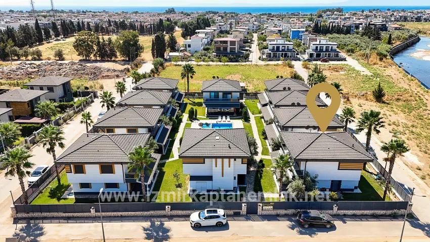 Для продажи Летний 3+1 в Cumhuriyet Seferihisar Doğanbey - 290 m²