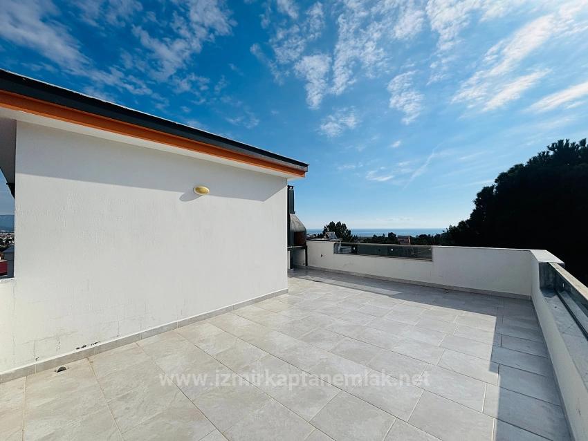 Вилла 4+1 С Видом На Море И Кондоминиумом На Продажу В Районе Сеферихисар-Доганбей