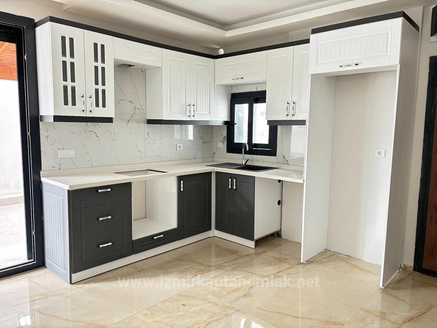 Вилла 4+1 С Видом На Море И Кондоминиумом На Продажу В Районе Сеферихисар-Доганбей