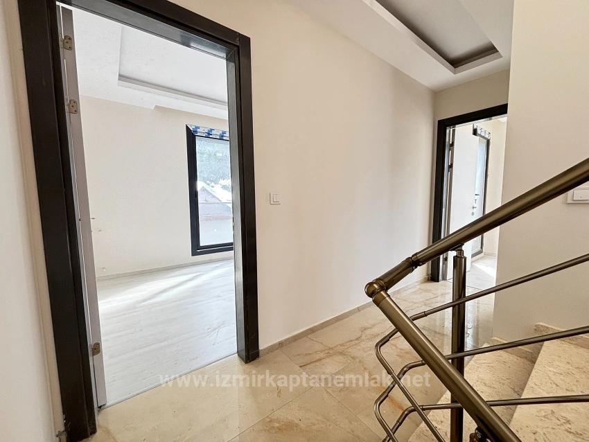 Вилла 4+1 С Видом На Море И Кондоминиумом На Продажу В Районе Сеферихисар-Доганбей