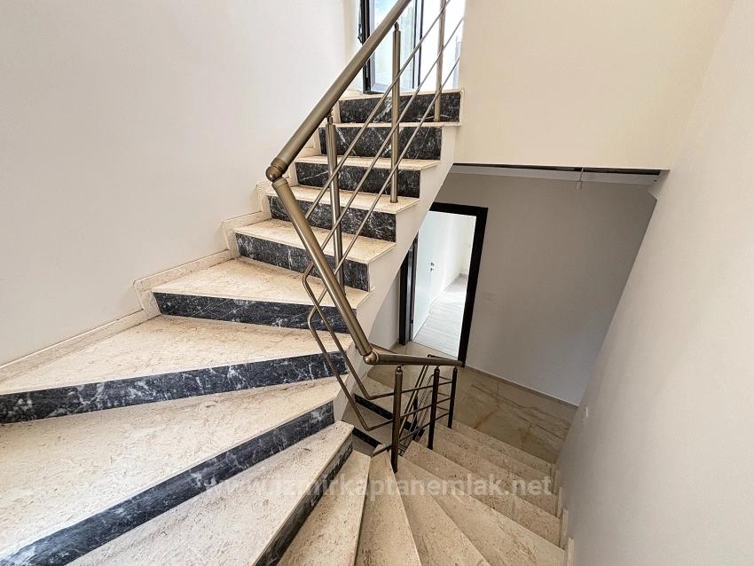 Вилла 4+1 С Видом На Море И Кондоминиумом На Продажу В Районе Сеферихисар-Доганбей