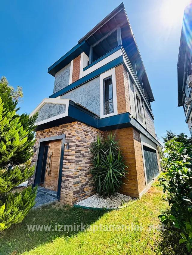 Для продажи Летний 4+1 в Payamlı Seferihisar Doğanbey - 300 m²