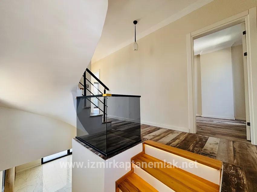 Для продажи Летний 4+1 в Payamlı Seferihisar Doğanbey - 300 m²