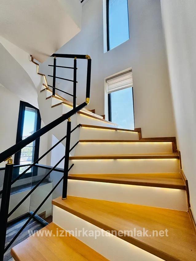 Для продажи Летний 4+1 в Payamlı Seferihisar Doğanbey - 300 m²