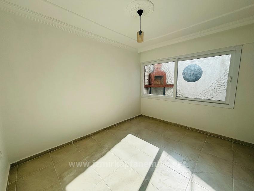 Квартира 2+1 На Продажу С Садом В Сеферихисар-Юркмез, Центральное Расположение