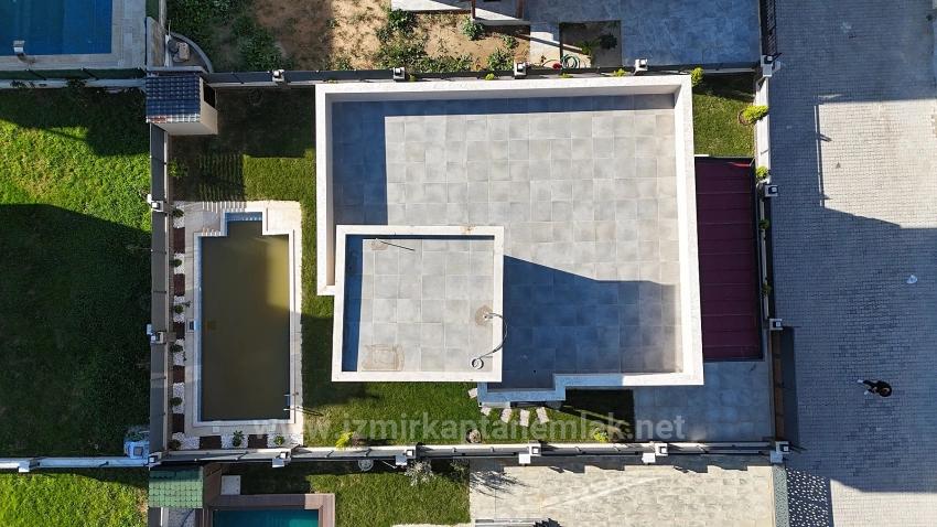 Для продажи Летний 3+1 в Cumhuriyet Seferihisar Doğanbey - 300 m²