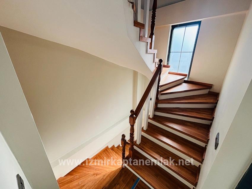 Для продажи Летний 3+1 в Cumhuriyet Seferihisar Doğanbey - 300 m²