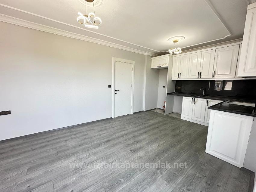 Продается Просторная Квартира 2+1 В Центре Сеферихисар-Юркмез, Новая Постройка