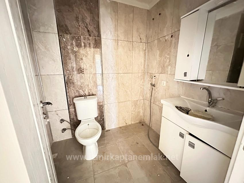 Квартира 2+1 На Продажу В Районе Сеферихисар-Уркмез, В Центре Города, В 150 Метрах От Пляжа