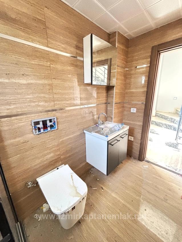 Вилла 3+1 На Продажу В Мендерес-Оздере, В Центре Города, С Садом И Отдельной Кухней