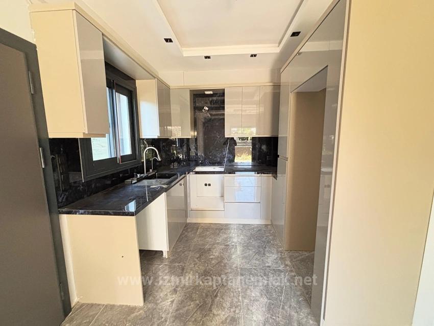 Вилла 2+1 На Продажу В Мендерес-Оздере, В 100 Метрах От Пляжа, С Большим Садом