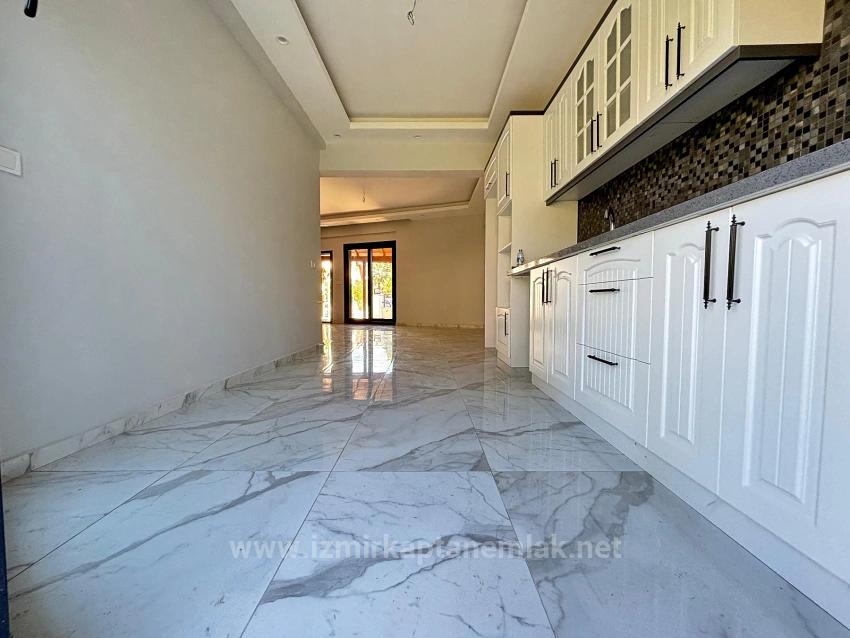 Совершенно Новый 4+1 Триплекс На Продажу В Мендерес Оздере, В 50 М От Пляжа С Большим Садом