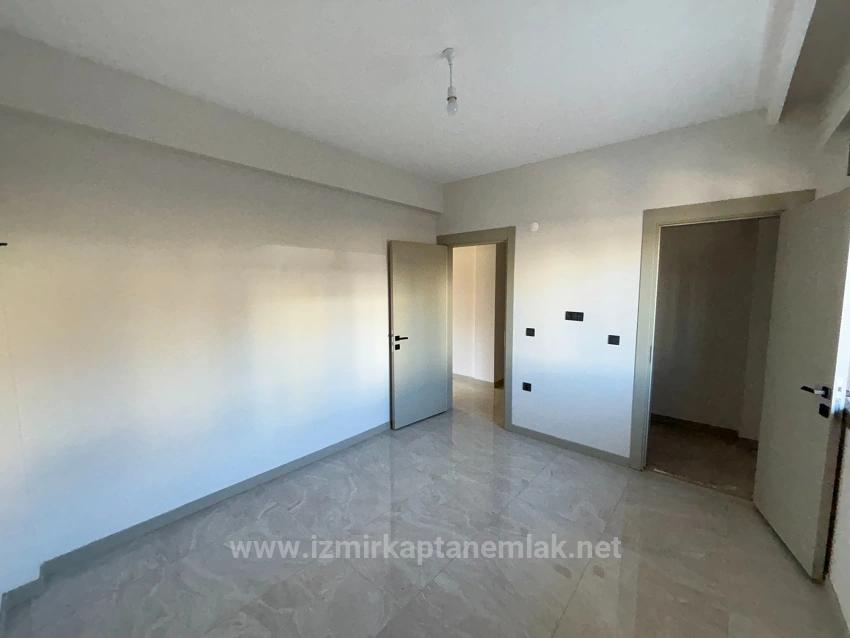 Квартира 2+1 На Первом Этаже С Большим Садом В Сеферихисар Чолакибрагим, Измир