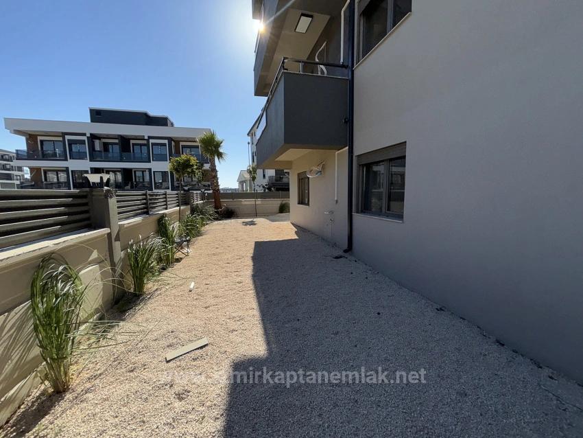 Квартира 2+1 На Первом Этаже С Большим Садом В Сеферихисар Чолакибрагим, Измир