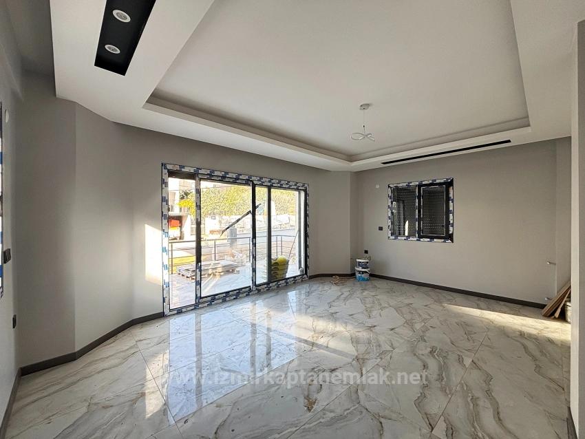 Отдельная Вилла 3+1 На Продажу В Измире, Сеферихисар Юрмез, 1100 Метров От Моря