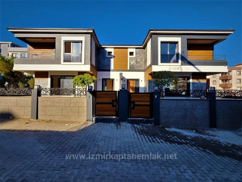 Ультра Роскошная Вилла 3+1 С Большим Садом На Продажу В Измире, Сеферихисар Камикебир