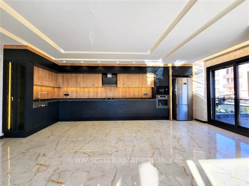 Ультра Роскошная Вилла 3+1 С Большим Садом На Продажу В Измире, Сеферихисар Камикебир