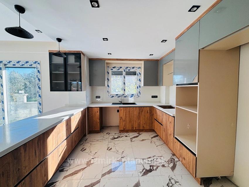 Двухуровневая Вилла 3+1 В Закрытом Жилом Комплексе В Районе Кавакдере, Сеферихисар, Измир.