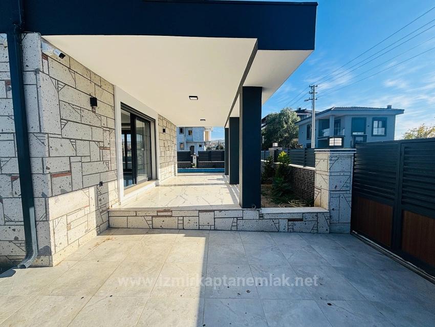 Отдельная Двухуровневая Вилла С Бассейном В Районе Дюздже, Чеферихисар, Измир