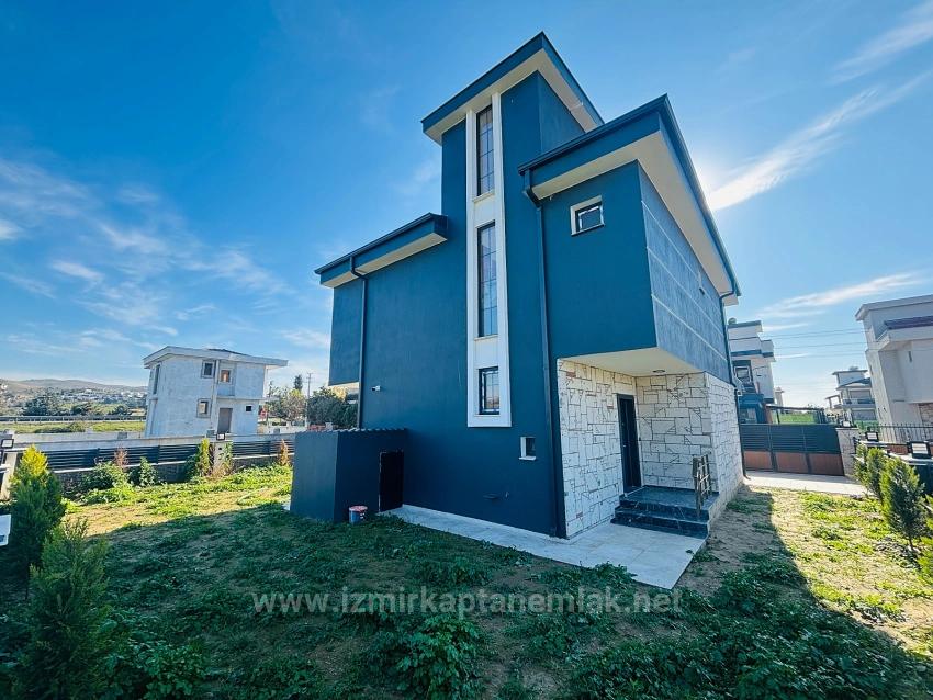 Отдельная Двухуровневая Вилла С Бассейном В Районе Дюздже, Чеферихисар, Измир