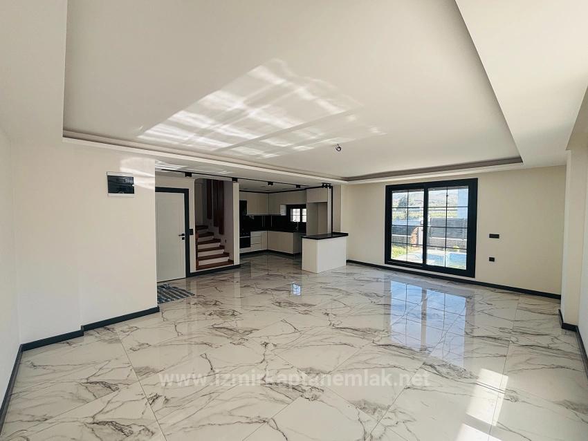 Отдельная Двухуровневая Вилла С Бассейном В Районе Дюздже, Чеферихисар, Измир