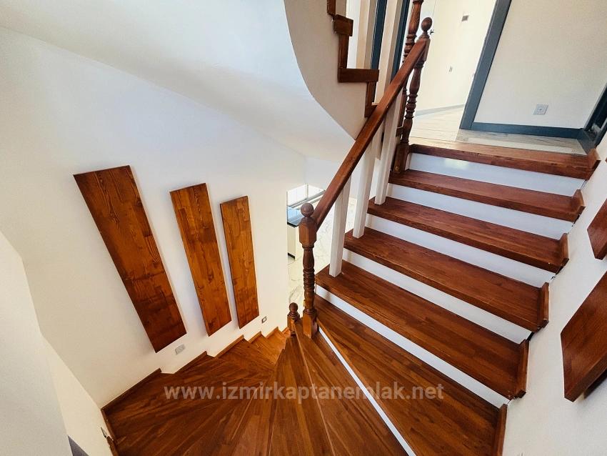 Отдельная Двухуровневая Вилла С Бассейном В Районе Дюздже, Чеферихисар, Измир