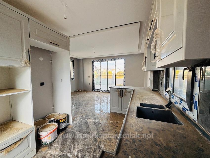 Вилла 2+1 С Просторным Садом В Закрытом Жилом Комплексе В Районе Джумхуриет, Сеферихисар, Измир.