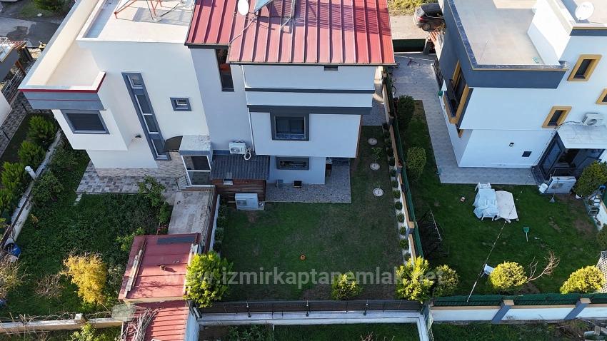 Для продажи Летний 3+1 в Cumhuriyet Seferihisar Doğanbey - 165 m²