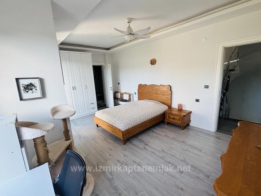 Отдельно Стоящая Вилла С 3 Спальнями И 1 Ванной Комнатой, Просторным Садом И Ванной Комнатой В Каждой Спальне.