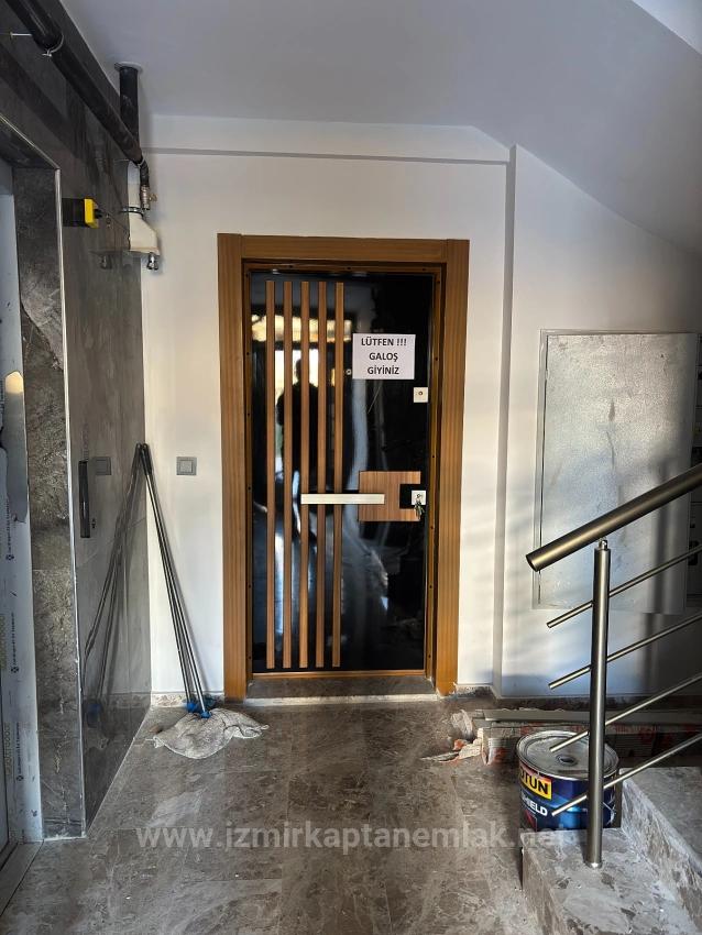 Квартира 1+1 На Первом Этаже С Садом В Чолакибрагиме, Сеферихисар, Измир