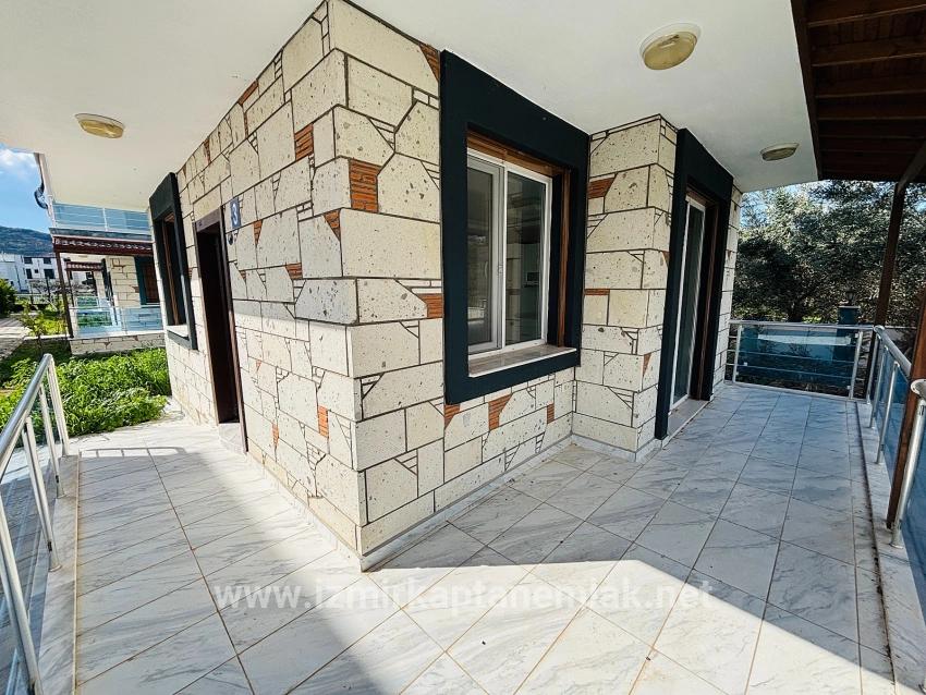 Для продажи Летний 3+1 в Cumhuriyet Seferihisar Doğanbey - 165 m²