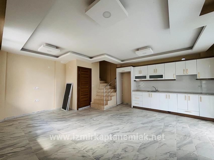 Для продажи Летний 3+1 в Cumhuriyet Seferihisar Doğanbey - 165 m²